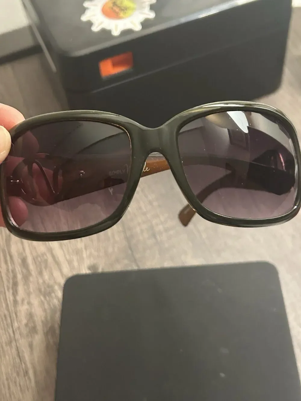 SIMPLY NOELLE, Green & Gold SUNGLASSES